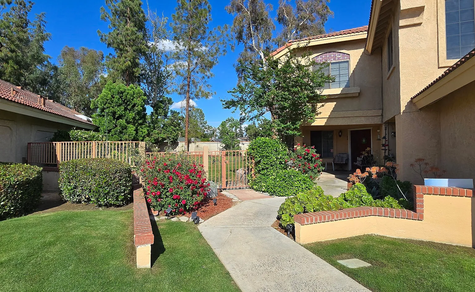 3 bed, 2.5 bath, 2113 sqft, $2,900 — Photo 1