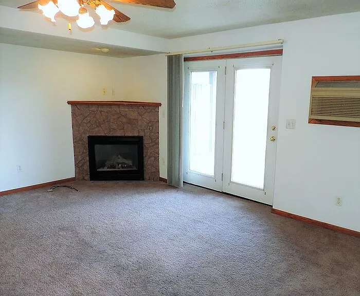 530 Iris Ave — Photo 4