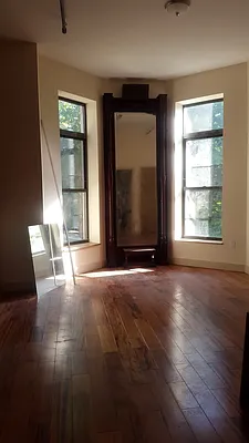 Rented by Elite NY Holdings | media 17