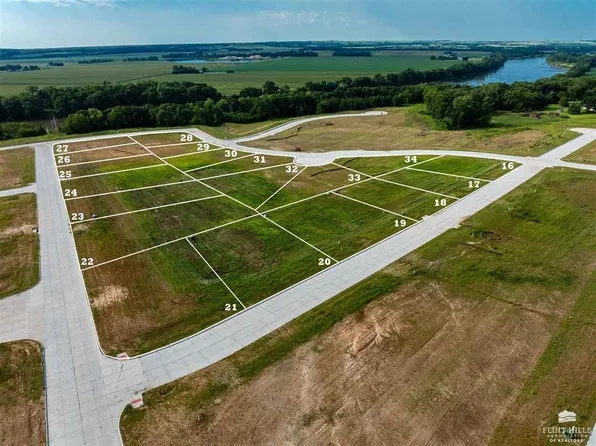 304 Overbrook Dr, Wamego, KS 66547