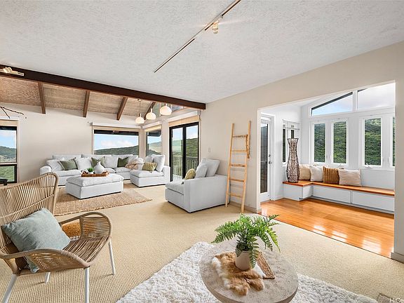 3rd image of 1708 Kumakani Loop