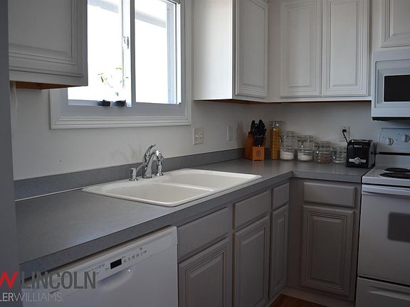 3rd image of 2621 NW 55th St