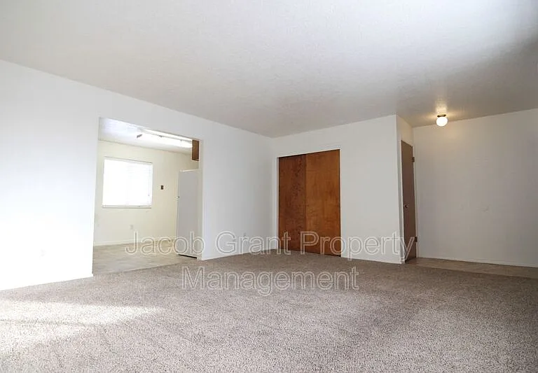 2134 Saint Clair Rd — Photo 3