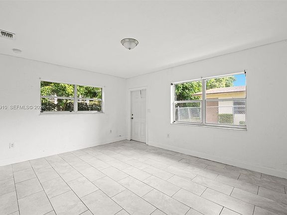 4th image of 1429 NE 118th Ter