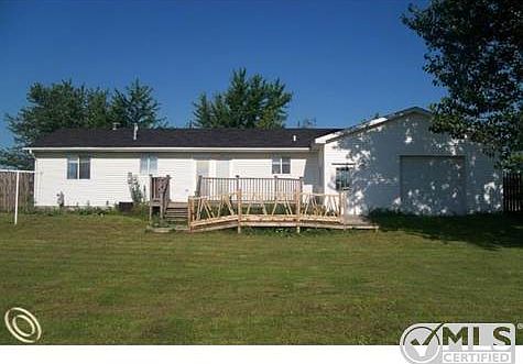 6805 Cade Rd Brown City 004.jpg