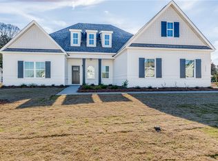 1573 Hidden Lakes Dr, Opelika, AL 36801