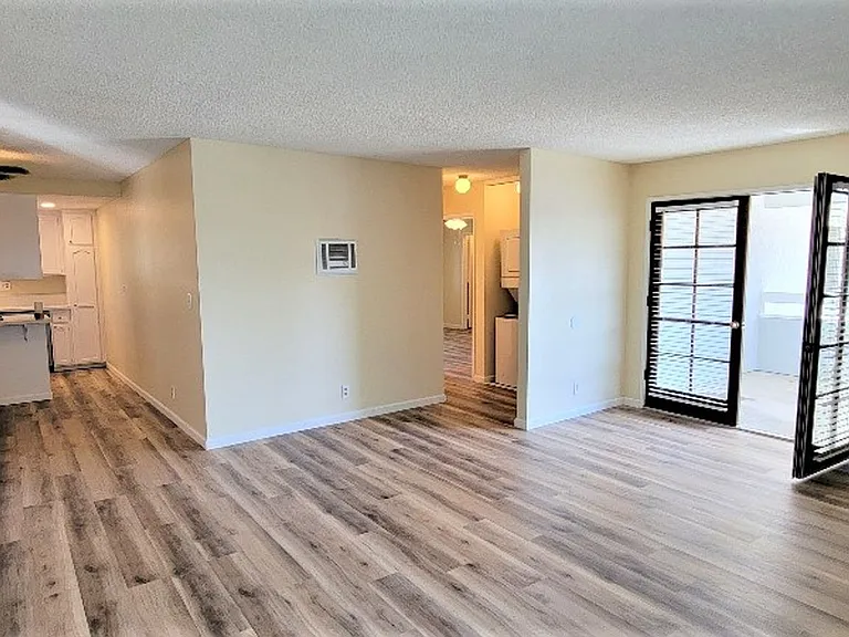 Highland Avenue 4452 (1-5) — Photo 4