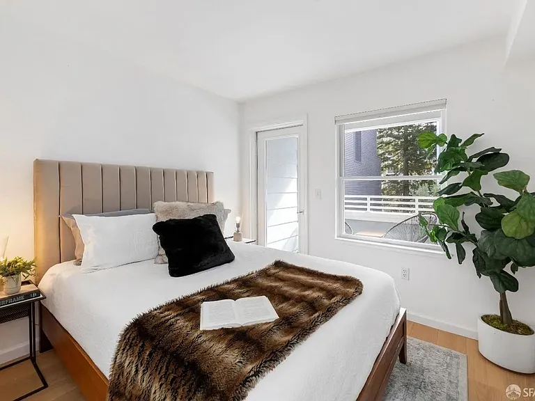 1880 Steiner St #208 — Photo 8