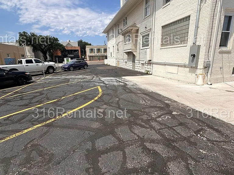 3223 E Douglas — Photo 7