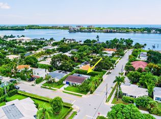 1906 N Lakeside Dr, Lake Worth, FL 33460