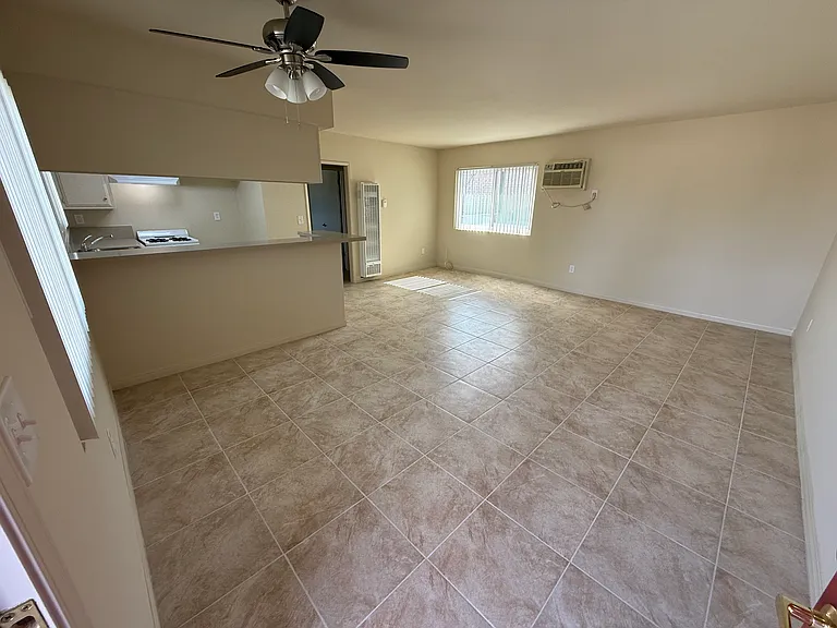 1540 E. Canfield Lane — Photo 2
