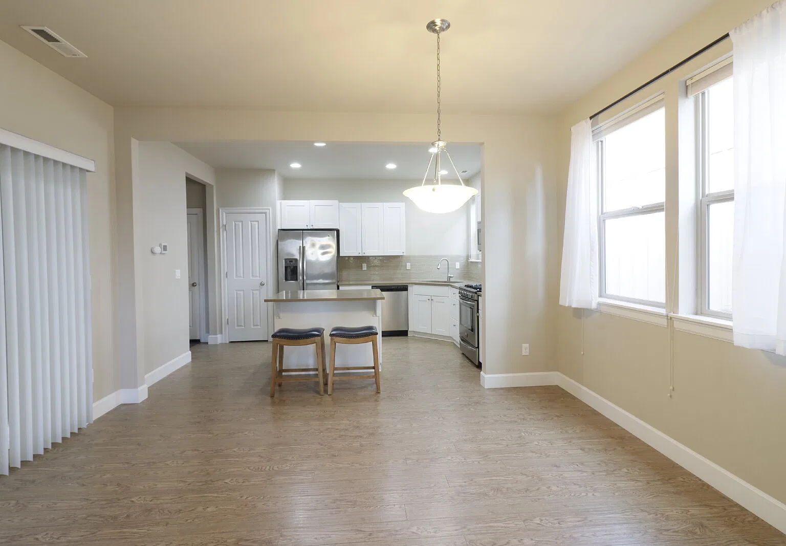3 bed, 2.5 bath, 1531 sqft, $2,500 — Photo 4