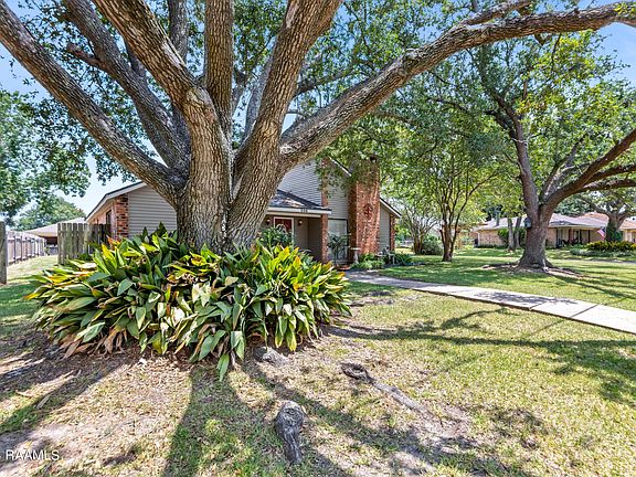 3rd image of 806 College Dr