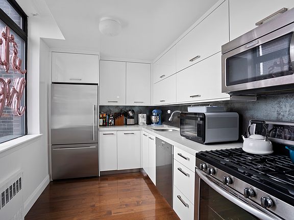 4th image of 45 W 67th St APT 14C