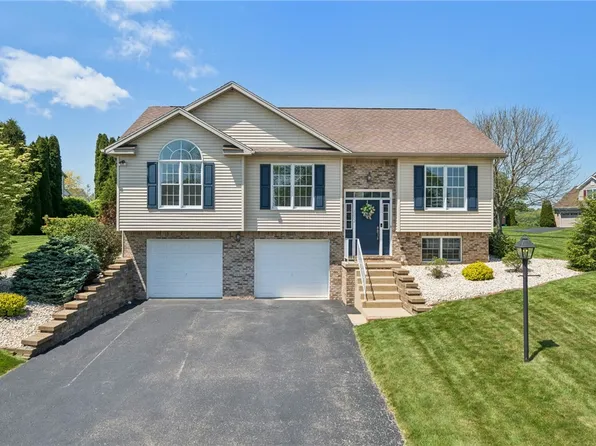 1012 Blue Ridge Dr, Latrobe, PA 15650