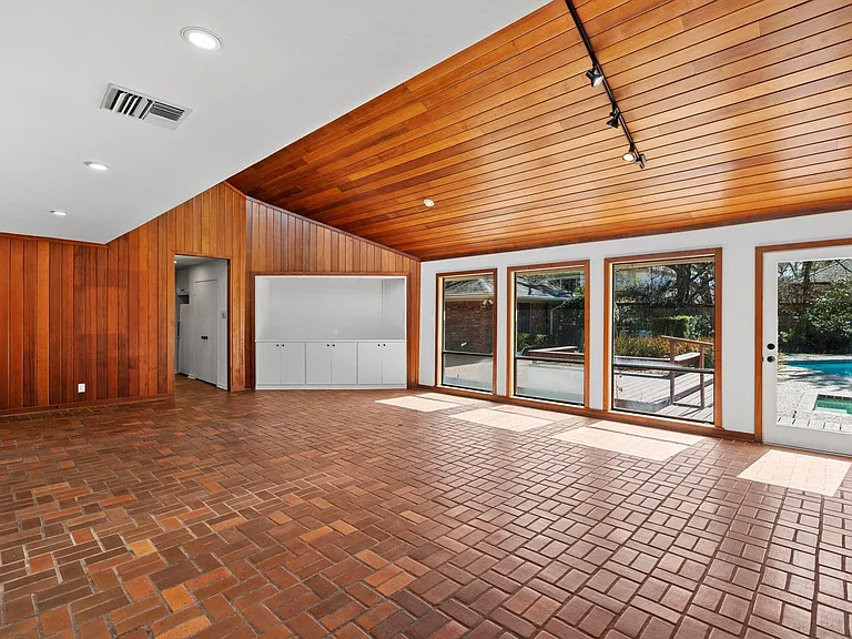 365 Piney Point Rd — Photo 26
