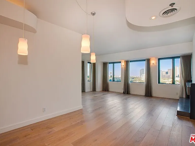 10520 Wilshire Blvd #1004 — Photo 3