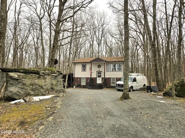 113 Blueridge Ln, Hawley, PA 18428