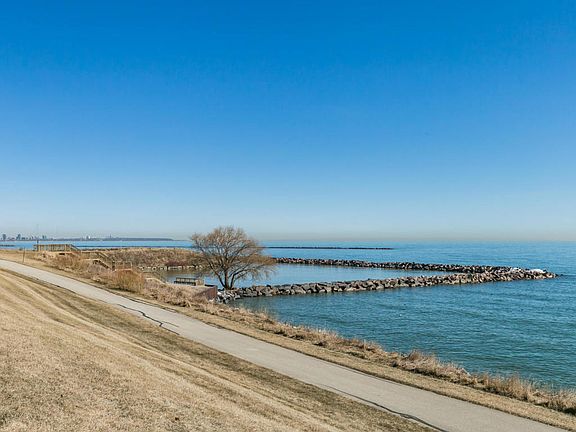4th image of 3862 S Lake Dr #140