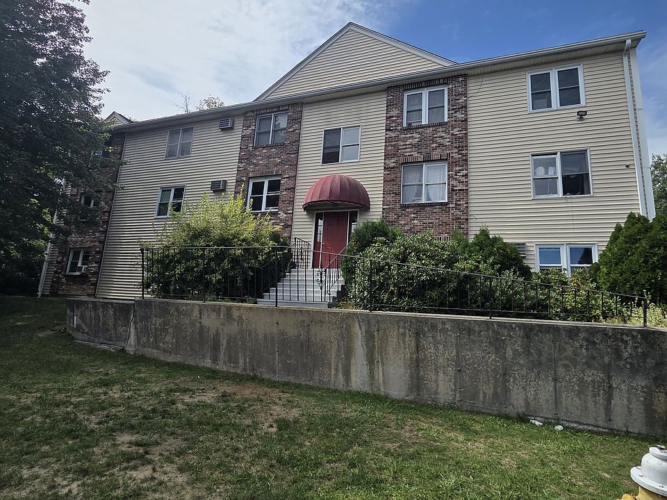 1st image of 10 Nuttall Ln APT 12