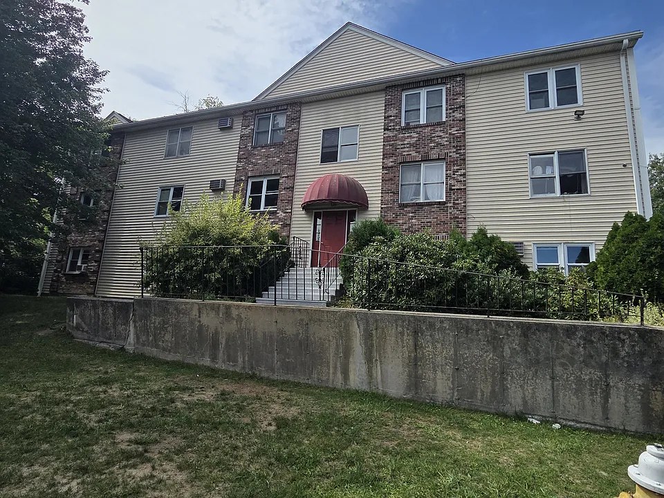 10 Nuttall Ln #12