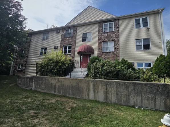 10 Nuttall Ln APT 12, Worcester, MA 01604