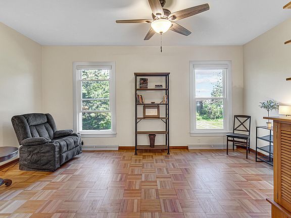 4th image of 402 E Indiana Ave