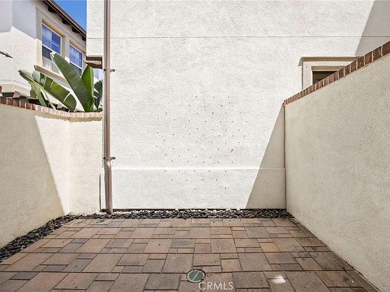 691 E Valencia St — Photo 8
