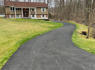 20 Franklin Dr, Mahopac, NY 10541