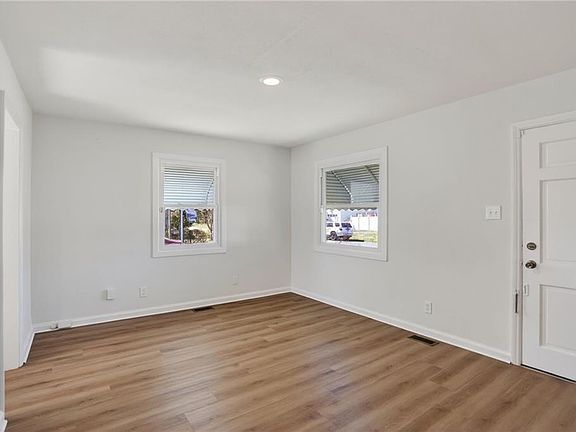 2nd image of 801 Finchley Rd