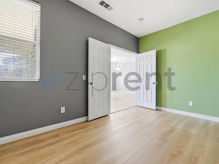 Bedroom 5 / Office
