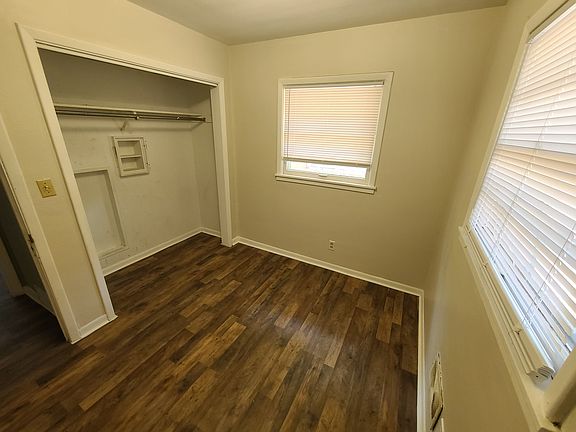 3rd image of 1104 W Iles Ave