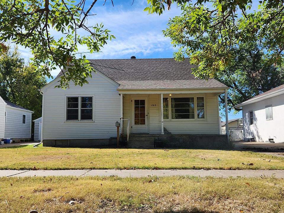 642 E Wisconsin St, Russell, KS 67665 Zillow