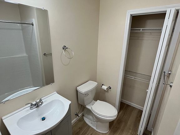 5th image of 171 Leeson Dr