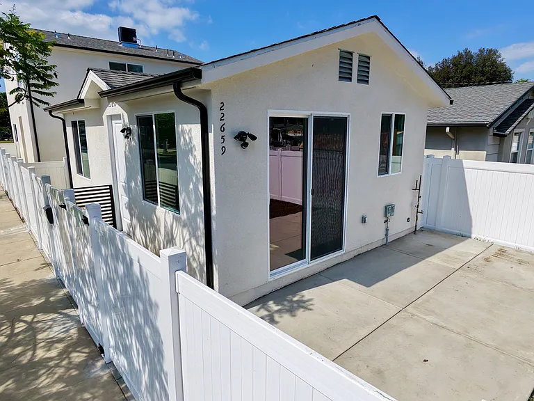 22657 Valerio St #22659 — Photo 3