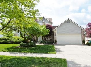 22380 Cascade Dr, Macomb, MI 48044