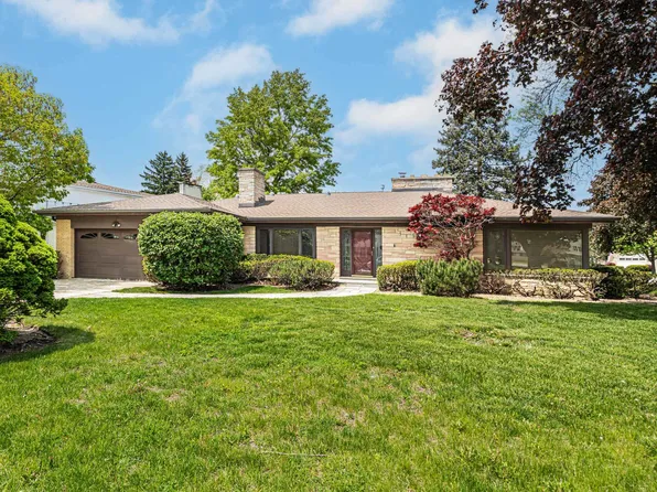 6801 N Lexington Ln, Niles, IL 60714