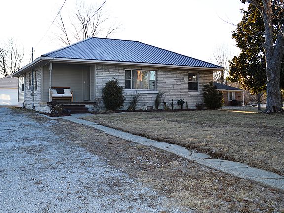 Front of House/Driveway