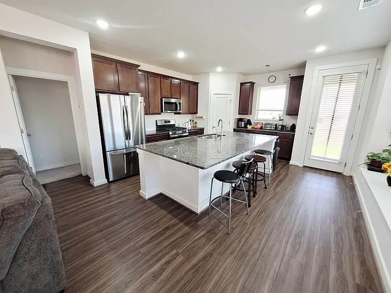 8000 Prairie Rye Dr — Photo 12