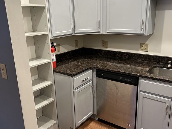 3rd image of 804 S Elm St APT 2