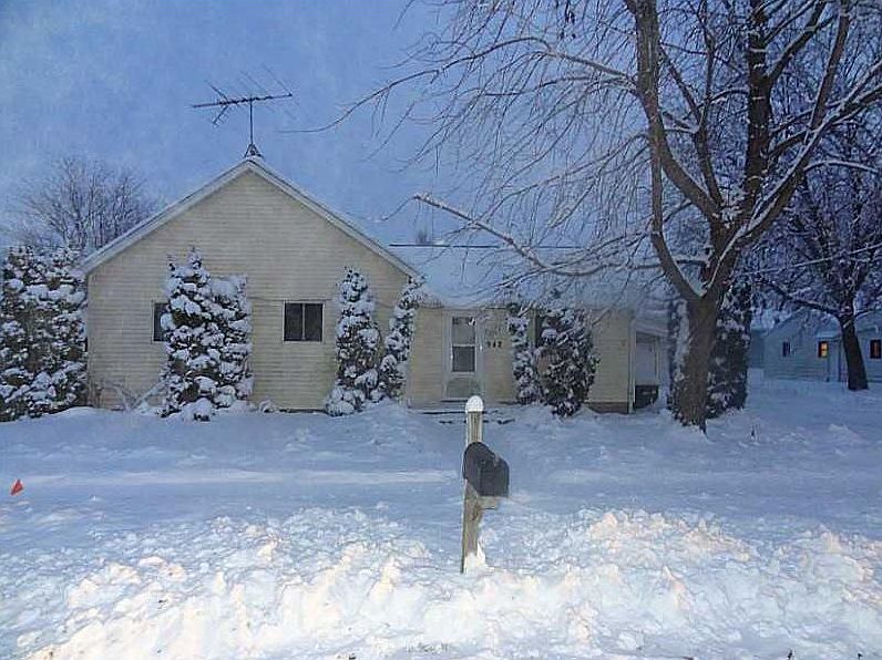 1st image of 942 Jefferson Ave