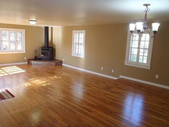 Open large light and bright familyliving room