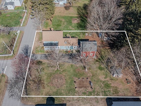 4th image of 8 Adams Avenue
