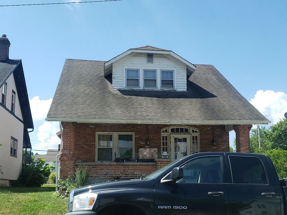 1st image of 704 E Pearl St