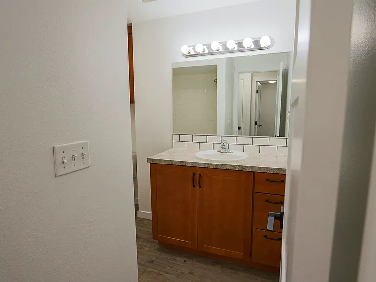 9821 N Indian Trail Rd — Photo 12