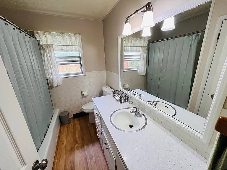 502 Meadowmere St — Photo 3