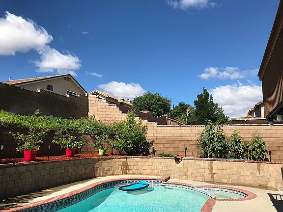 Back Yard Right w/pool