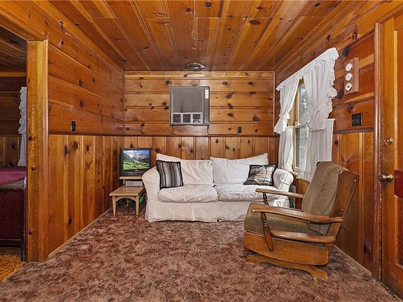 4th image of 260 Pine Ln