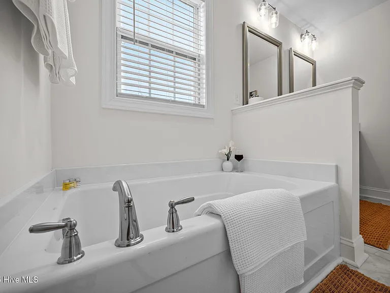 100 Leines Way #B — Photo 22