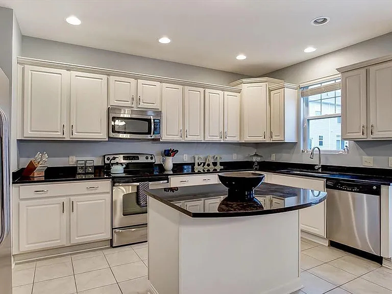 2768 Acarie Dr — Photo 7